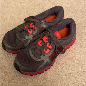 Nike Dual Fusion Sneakers